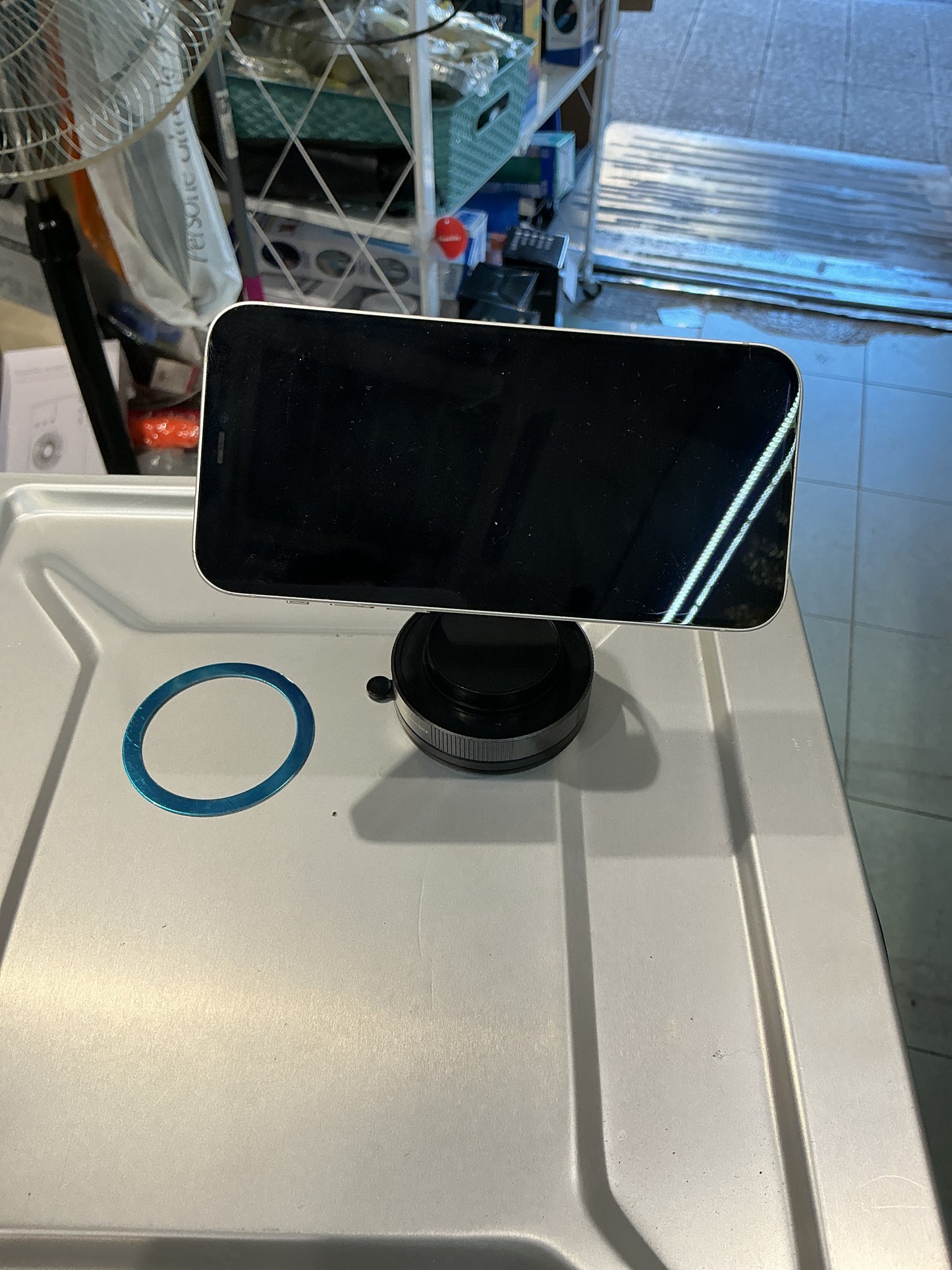 Supporto magnetico per cellulare