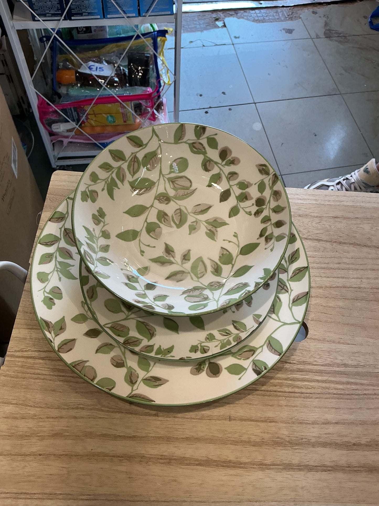 Servizio di piatti verde chiaro