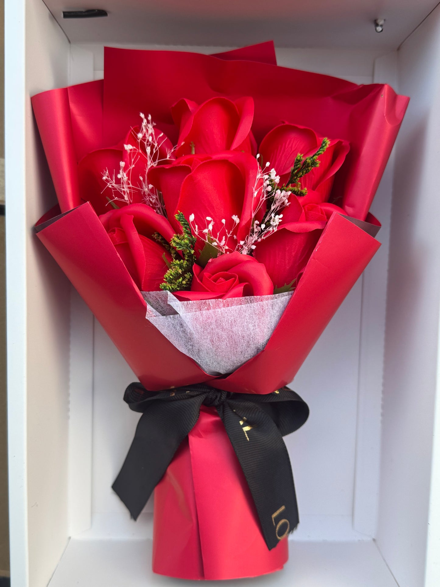 Fascio rose con busta decorativa