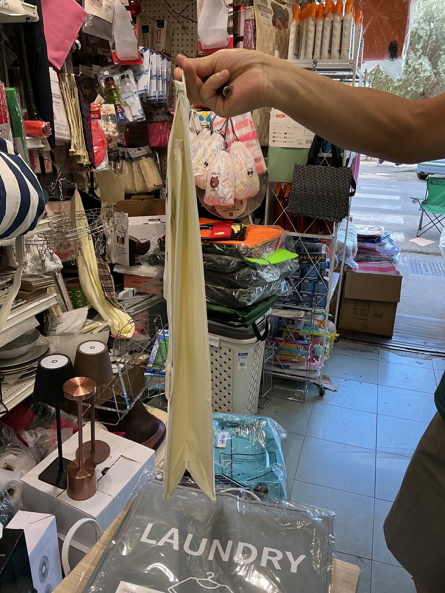 Cesto porta biancheria che si appende