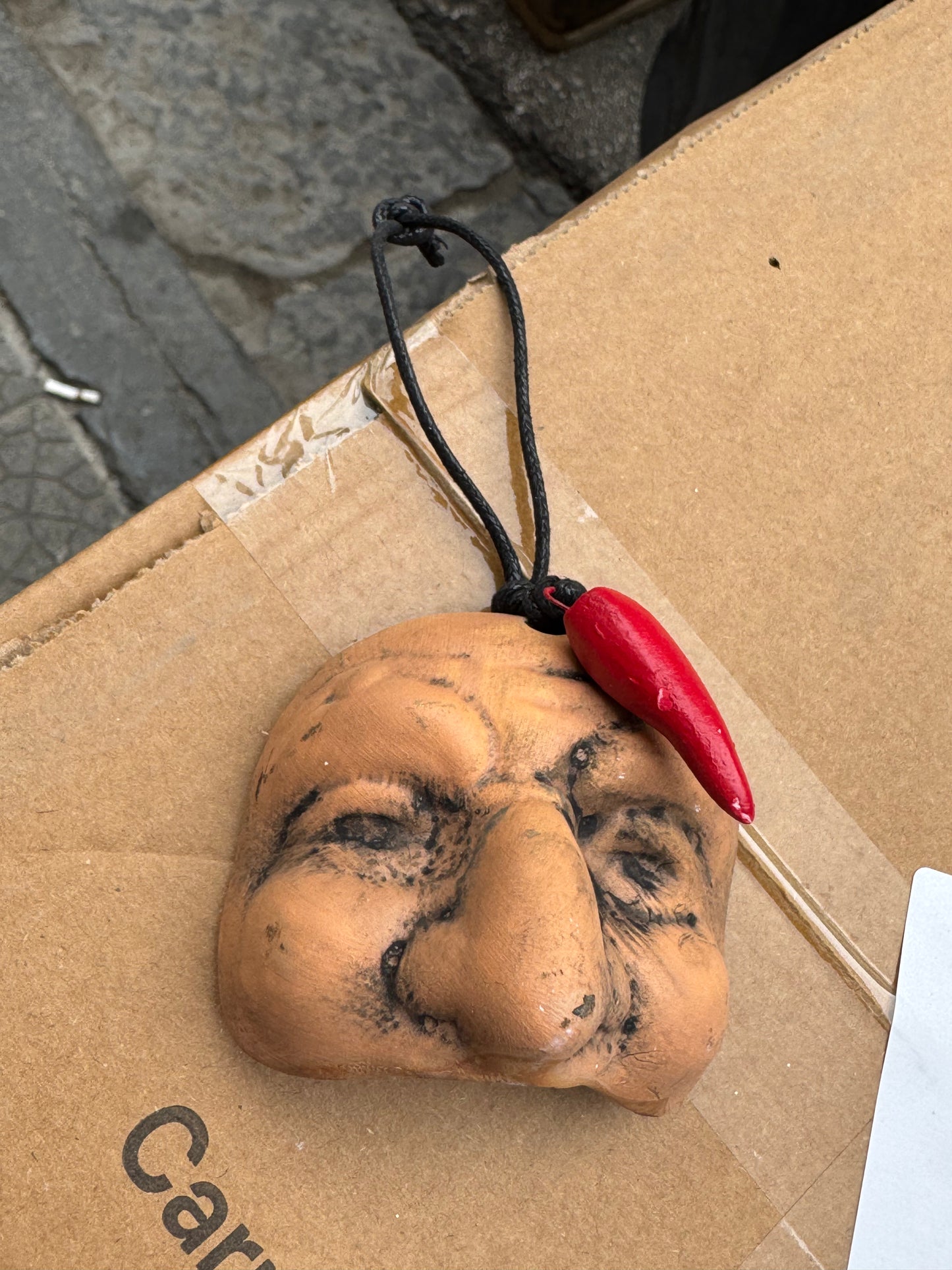 Corni napoletano con maschera in ceramica