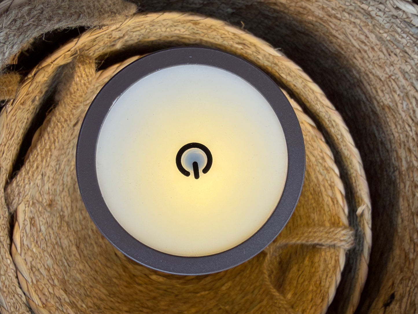 Lampada touch in 4 colorazioni 3 varianti di colore alta 37 cm ma si può montanare anche bassa 24 cm