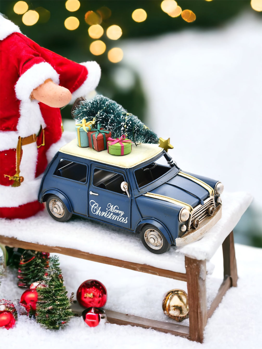 Auto con decorazioni natalizie