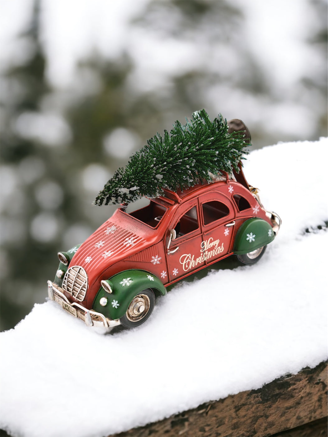 Auto con decorazioni natalizie