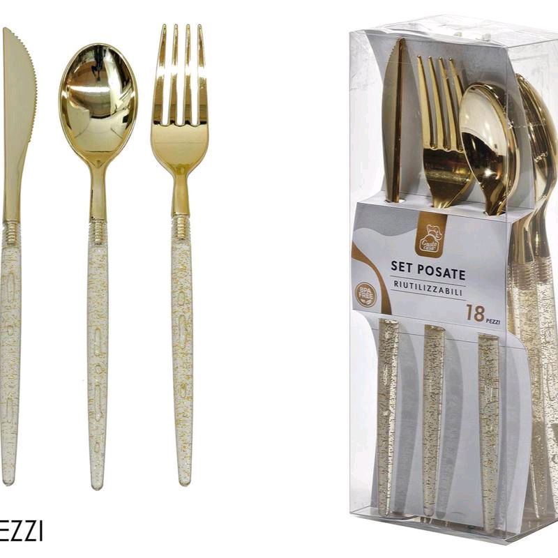 Set posate in plastica in 2 versioni riutilizzabili