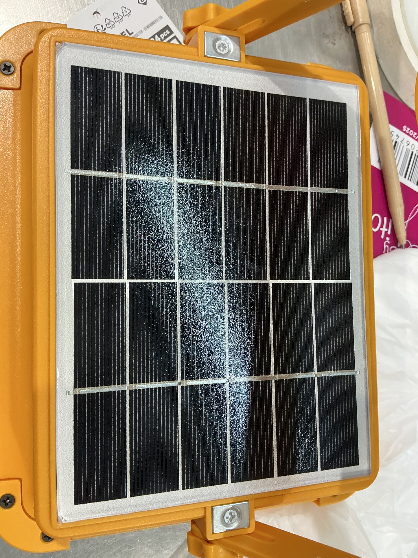 Farò con pannello solare ricaricabile con filo