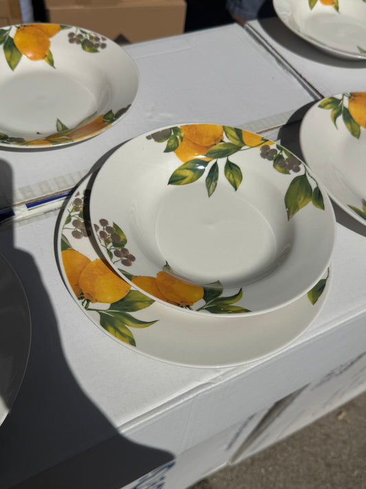 Servizio di piatti limoni