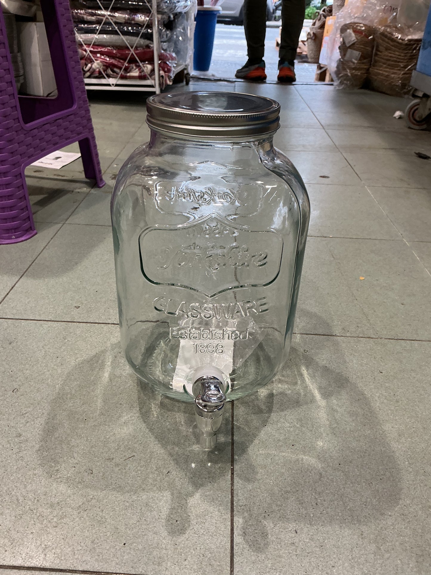 Dispenser con rubinetto