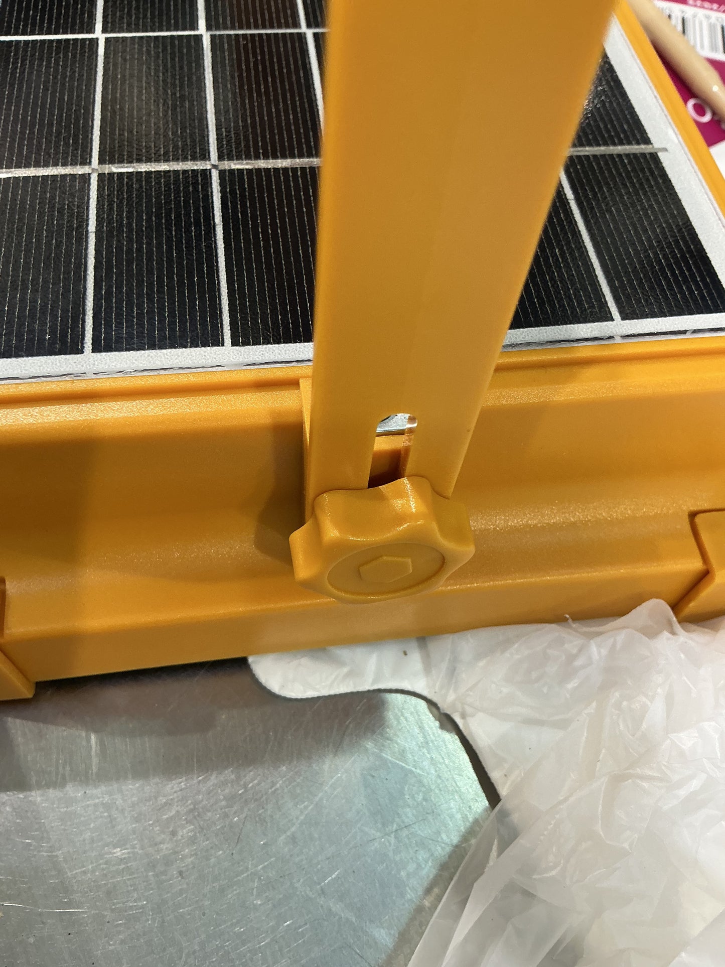 Farò con pannello solare ricaricabile con filo