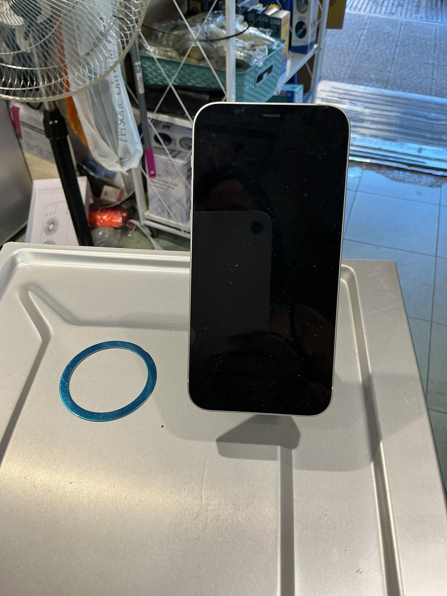 Supporto magnetico per cellulare