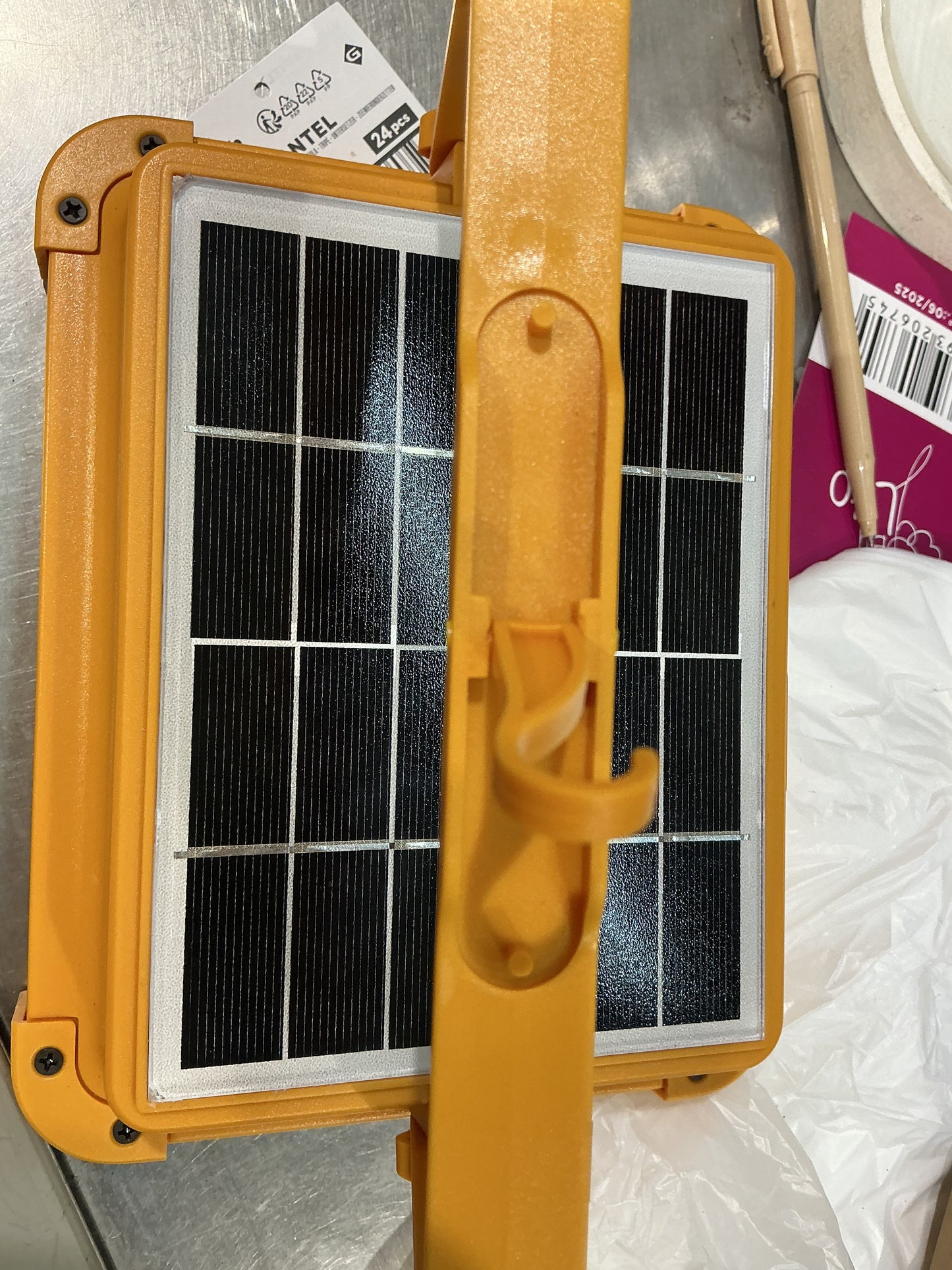 Farò con pannello solare ricaricabile con filo