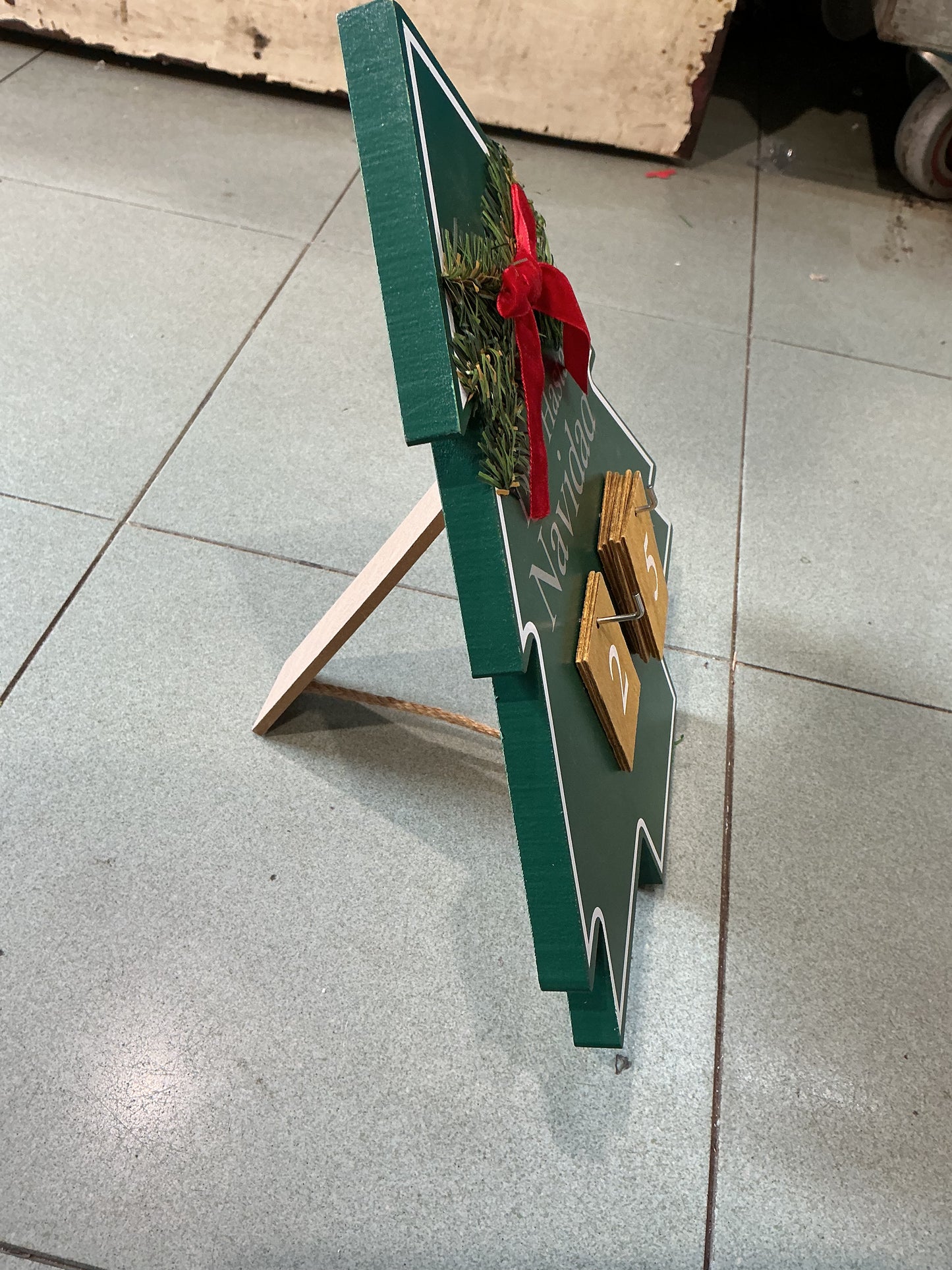 Calendario natalizio in legno