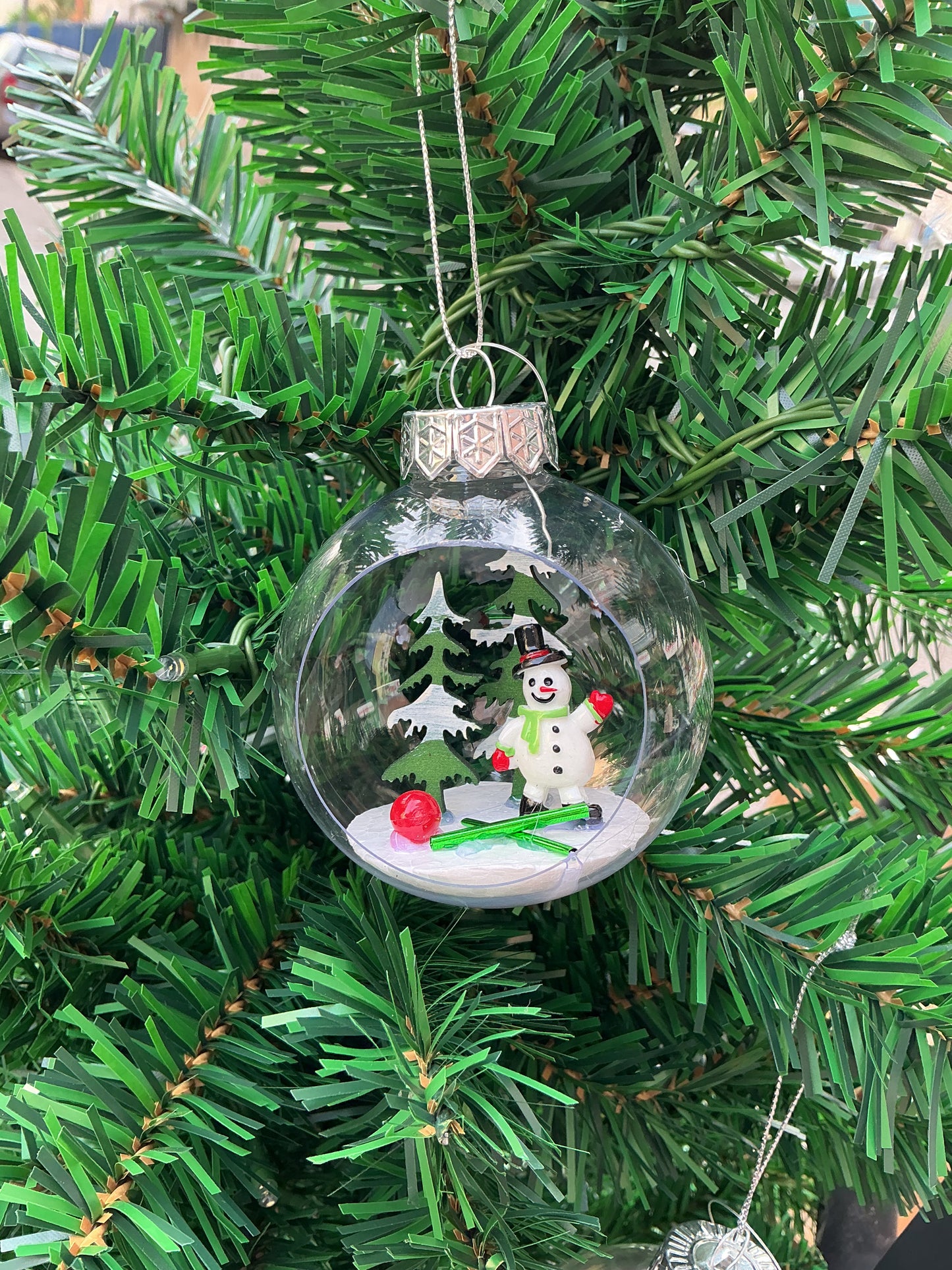 Pallina di Natale con paesaggio