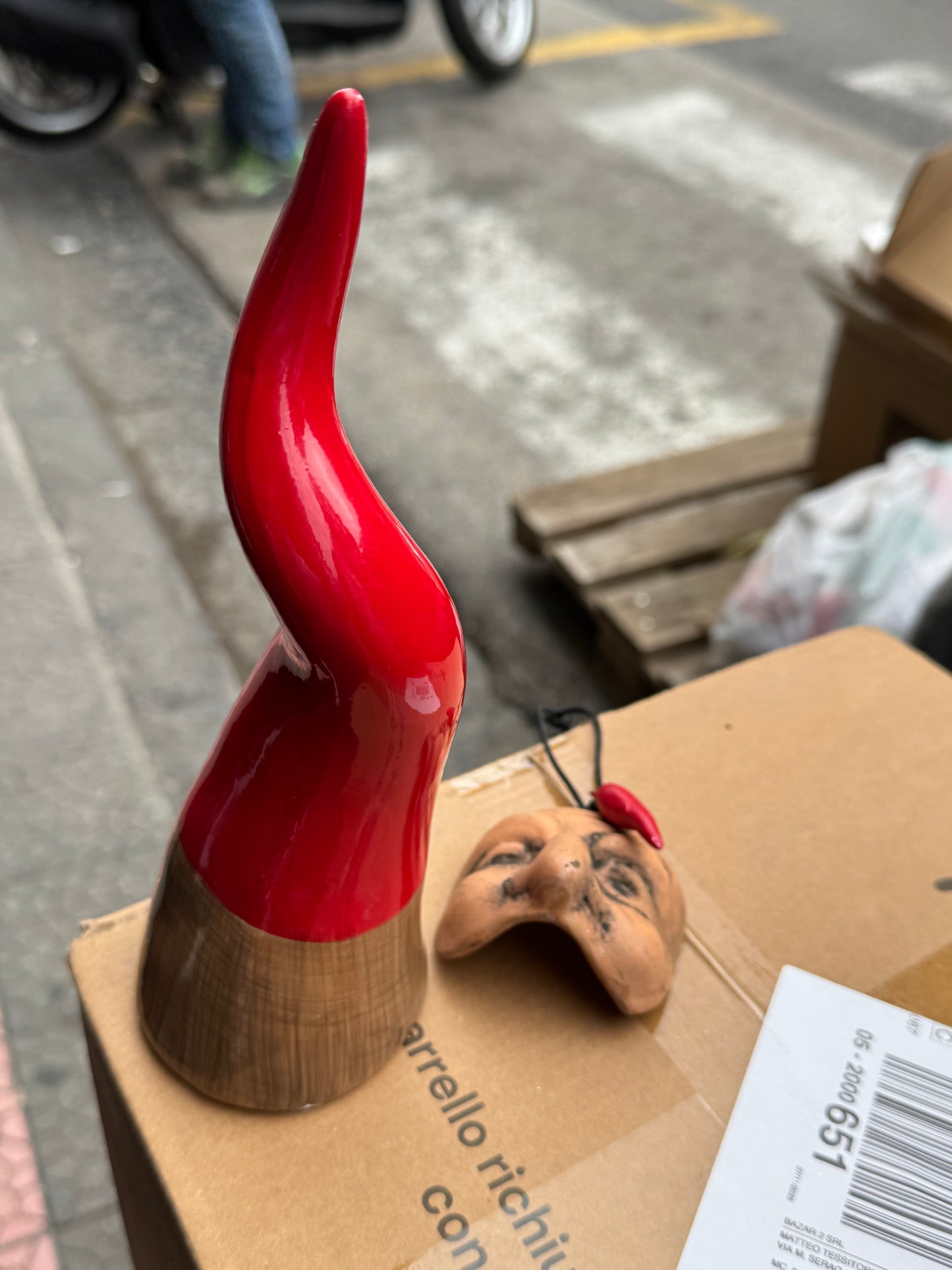 Corni napoletano con maschera in ceramica