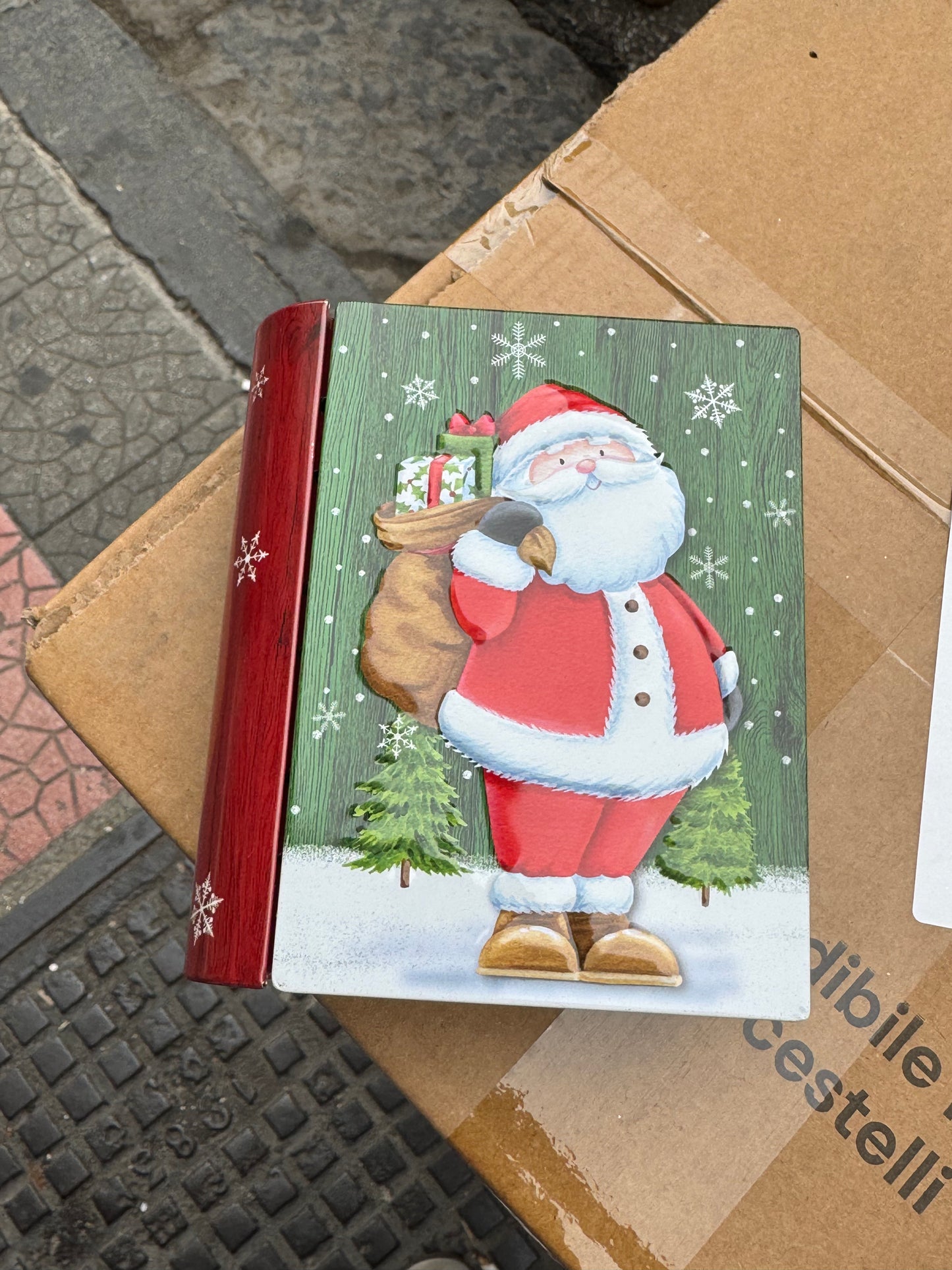 Cofanetto libro in latta
