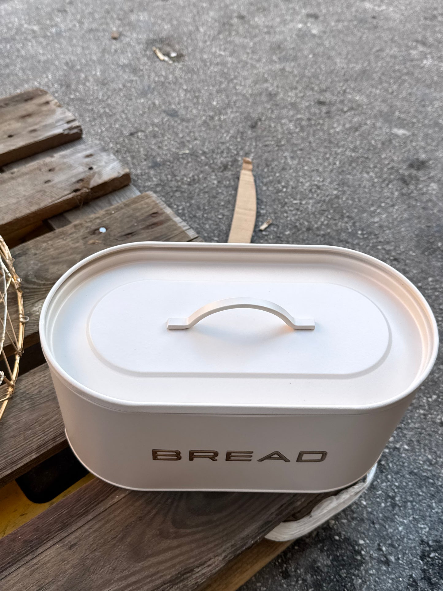 Porta pane con tre barattoli