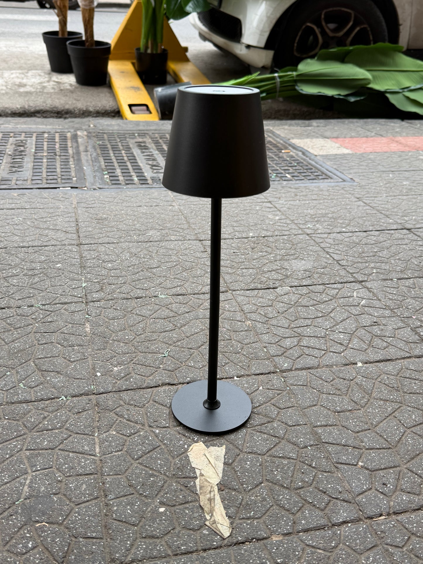 Lampada touch in 4 colorazioni 3 varianti di colore alta 37 cm ma si può montanare anche bassa 24 cm