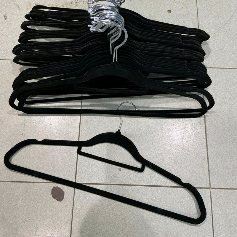 Grucce in Velluto 24 Pezzi Salvaspazio Antiscivolo Eleganti e Robuste per Abbigliamento