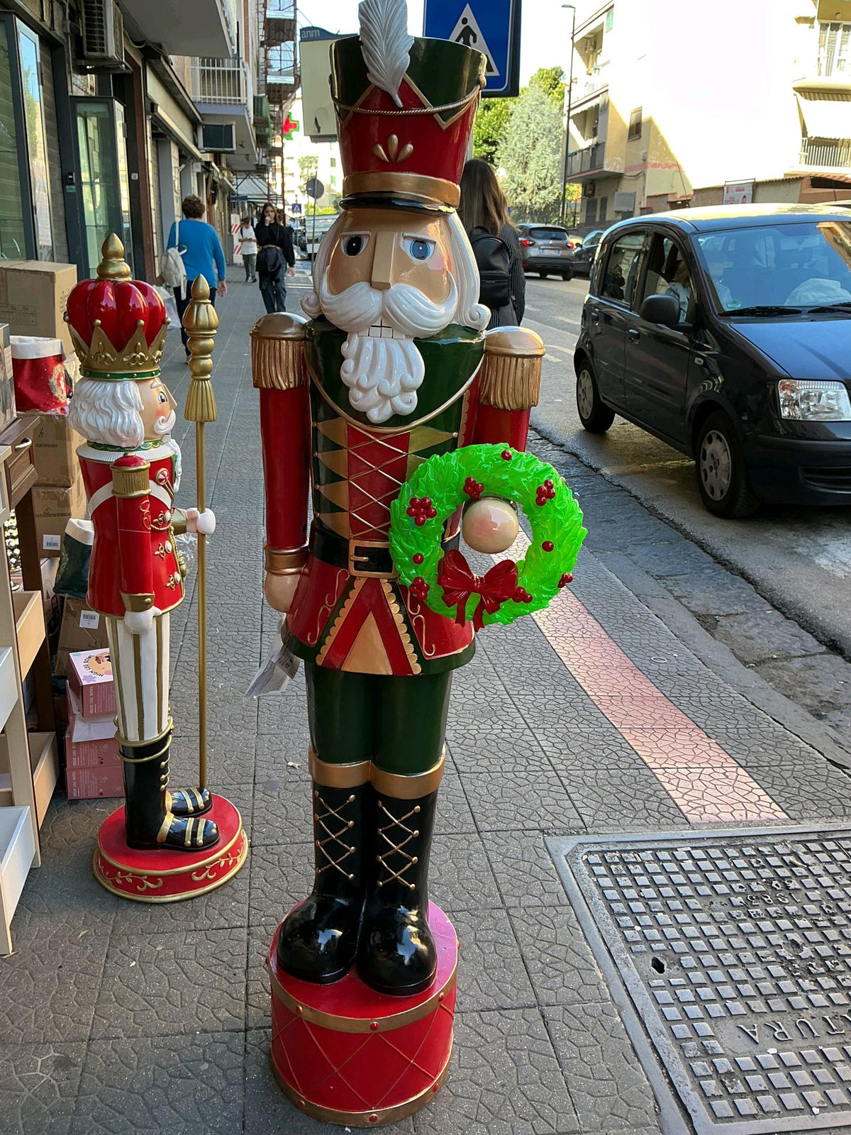 Soldato luminoso in resina per ricoprire la tua casa con la manina del Natale 42x39x156