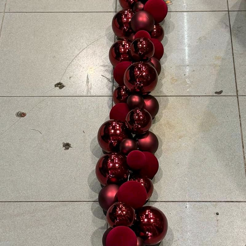 Tralcio palline 230 cm per decorare la tua casa
