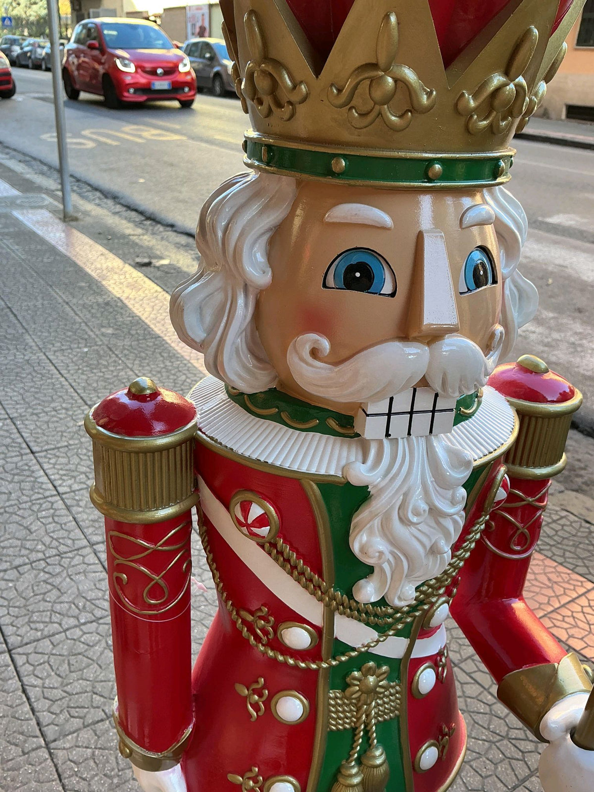 Soldato Reale in Resina per Ricoprire la Tua Casa con la Magia del Natale Decorazione Festiva per Interni e Esterni 32x31x123