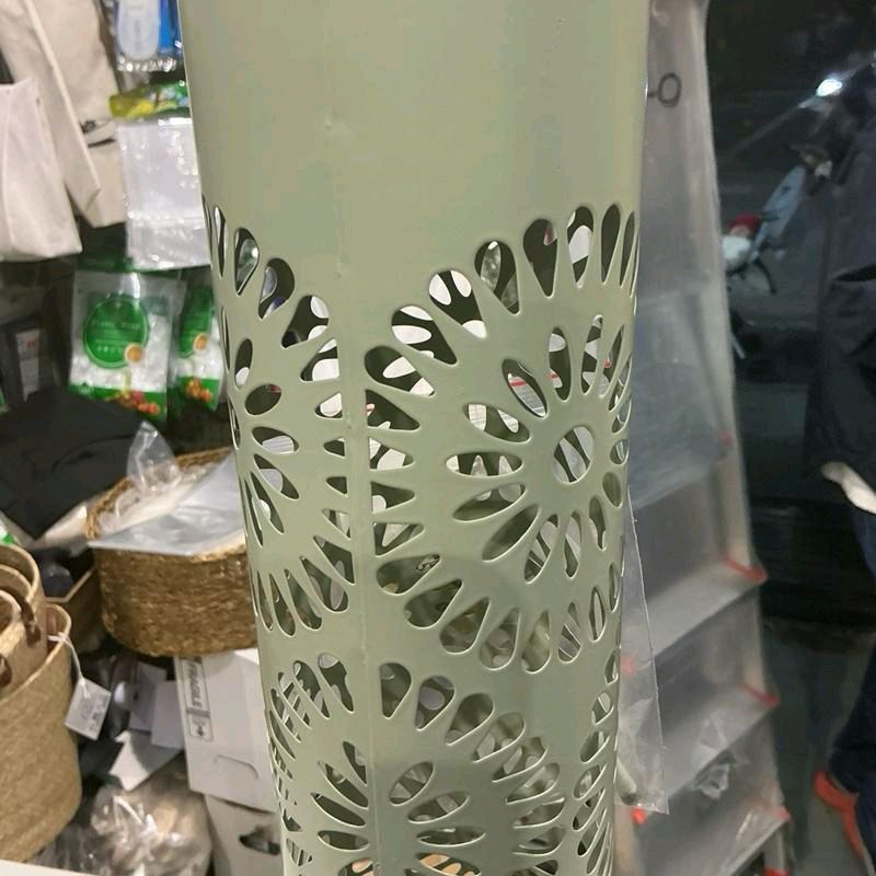 Lampada in metallo con pannello solare per giardini terrazzi con ganci per terreno ,bella da appoggio in qst verde delicato